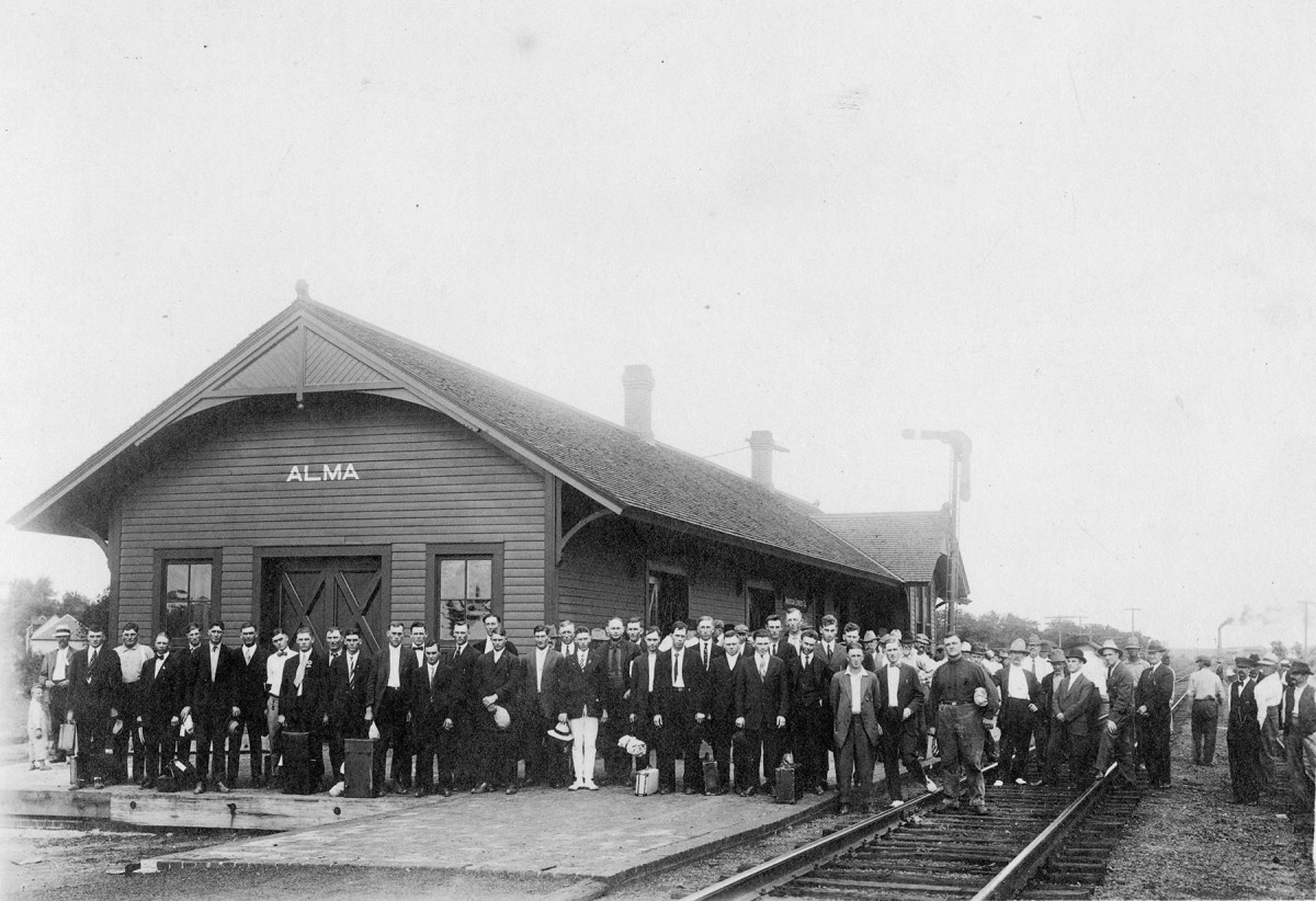 World War I Draftees Depart Alma at Rock Island Depot