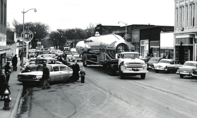 1961---ATLAS MISSILE GOING THROUGH OSAGE CITY--2