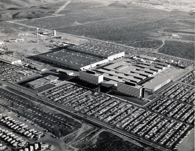 1963---GENERAL DYNAMICS PLANT IN SAN DIEGO AERIAL VIEW